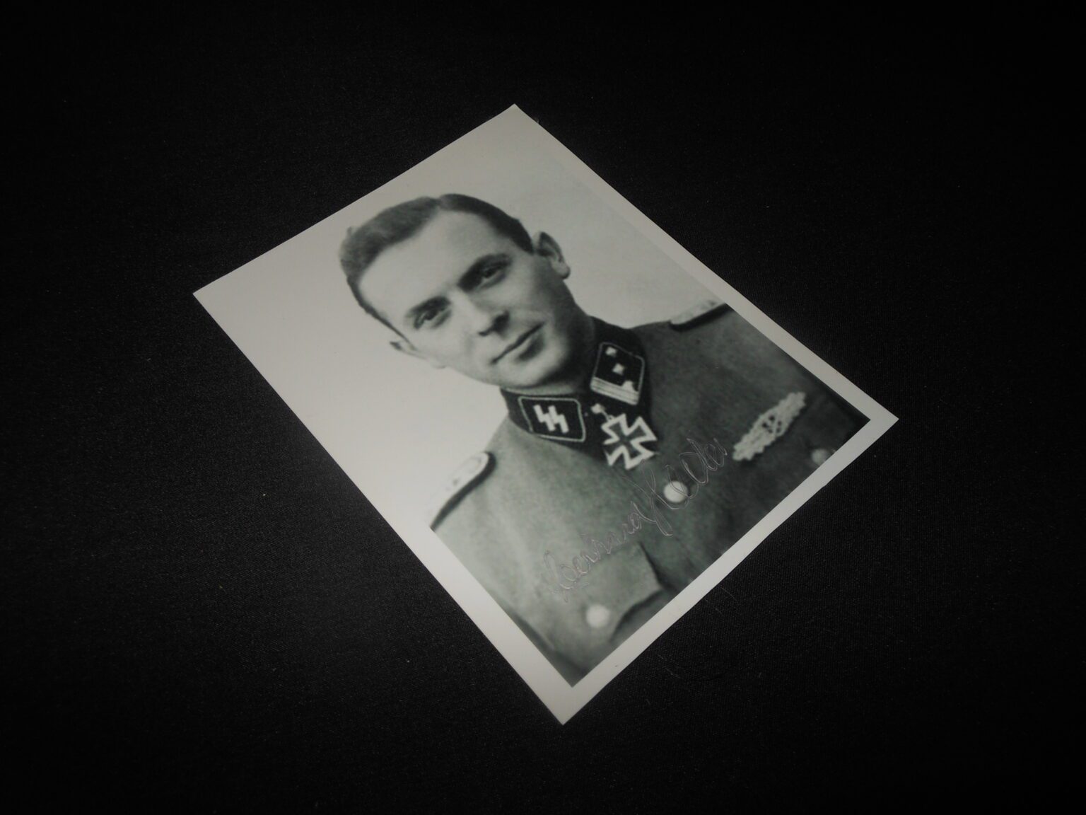 WW2 German Waffen SS STURMBANNFUHRER EBERHARD HEDER SIGNED PHOTO