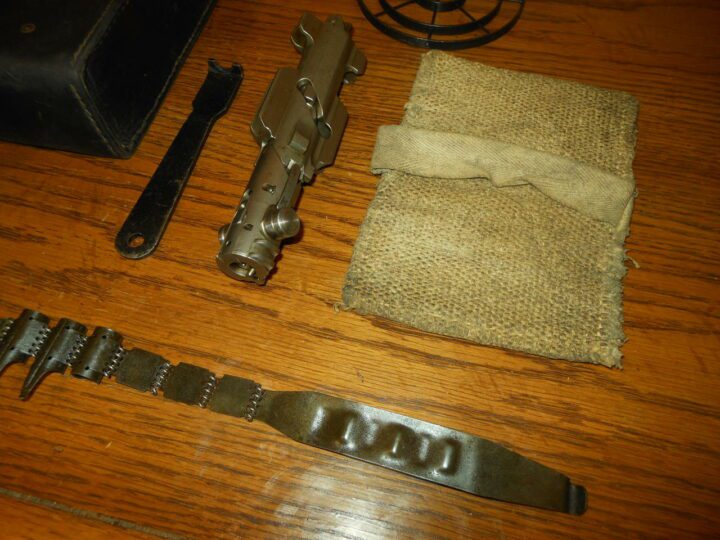 WW II German Wehrmacht - MG34 MG42 GUNNERS SPARE TOOLS / PARTS KIT - SUPERB! - Image 2