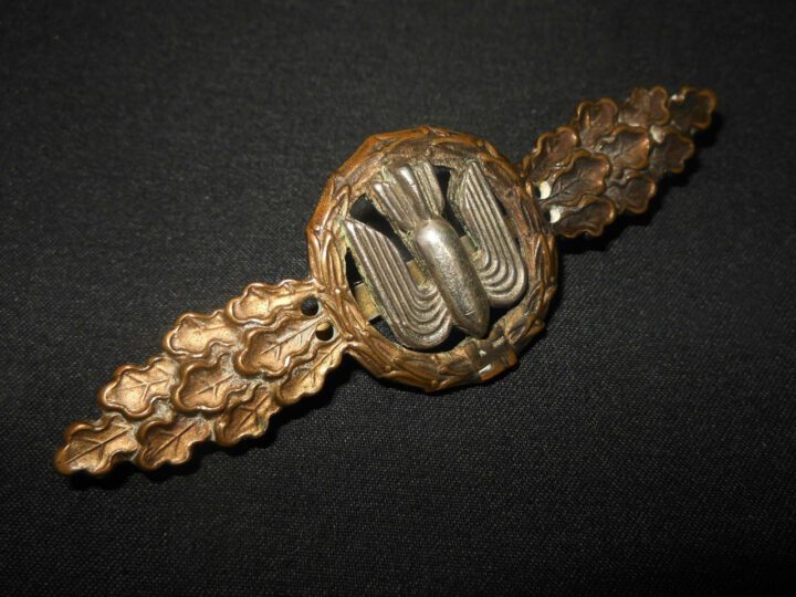 WW2 German Luftwaffe Frontflugspange fur Kampfflieger - HEAVY, MEDIUM, and DIVE BOMBER CLASP - BRONZE - SUPERB!