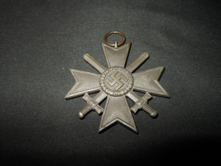 WW2 German Wehrmacht Kriegsverdienstkreuz II mit Schwertern - WAR MERIT CROSS WITH SWORD - 2nd CLASS - NICE! - Image 2