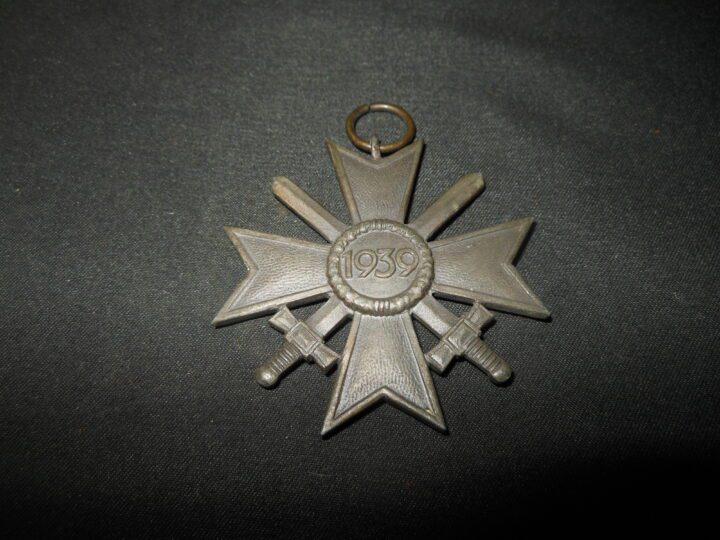 WW2 German Wehrmacht Kriegsverdienstkreuz II mit Schwertern - WAR MERIT CROSS WITH SWORD - 2nd CLASS - NICE! - Image 4