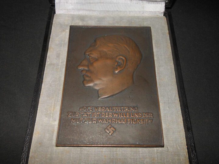 WW2 German NSDAP - ADOLF HITLER PROFILE AWARD PLAQUE w/ PRESENTATION CASE - SUPERB! - Image 3