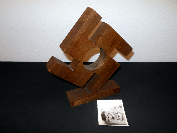 WW2 German NSDAP - WOOD SWASTIKA AWARD - CLOCK - VET BRING-BACK W/ PHOTO!