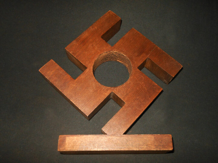 WW2 German NSDAP - WOOD SWASTIKA AWARD - CLOCK - VET BRING-BACK W/ PHOTO! - Image 6