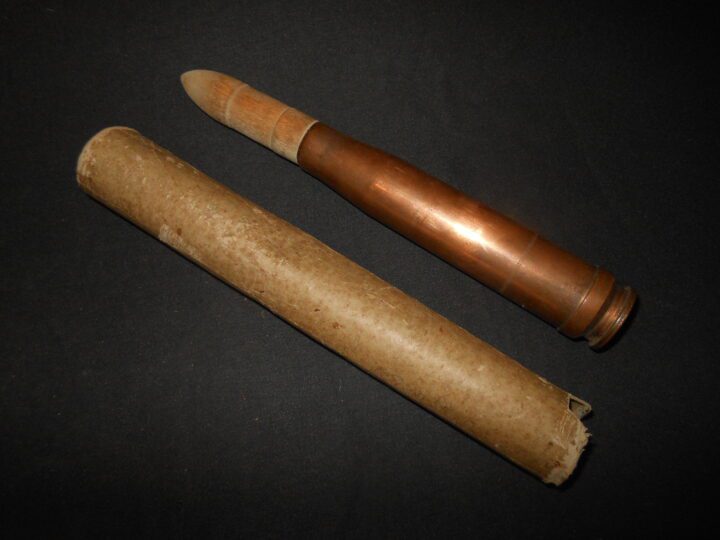 WW2 German Luftwaffe 20mm 20x138 FlaK 30/38 - BLANK TRAINING ROUND & STORAGE TUBE - VERY NICE! - Image 2