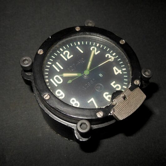 Cold War USSR / Soviet Army - 127-ЧС TANK & ARMORED VEHICLE CLOCK - NICE!