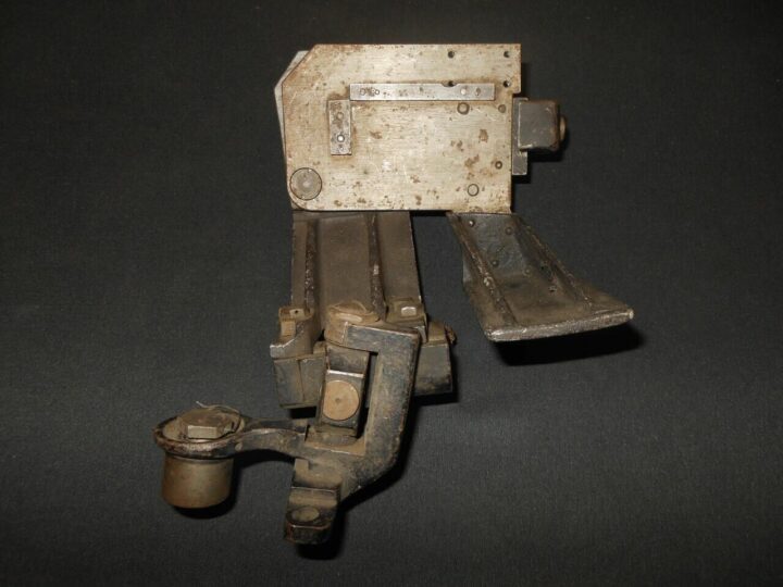 WW2 German Lufwtaffe - REVI 16 A GUNSIGHT MOUNT - MG81z MG131 - He177 Fw200 - RARE! - Image 7