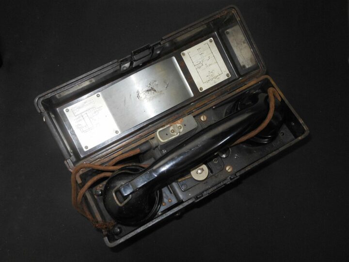 WW II German WH Feldfernsprecher 33 - F33 FIELD PHONE w/ SB ZUSATZ - VERY RARE! - Image 7