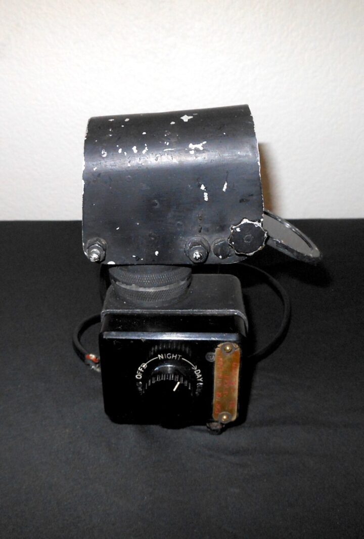 WW2 British RAF Aircraft - MK. III A* REFLECTOR GUNSIGHT - BOMBER TURRETS - NICE - Image 3