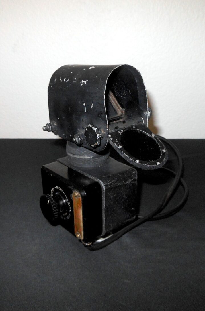 WW2 British RAF Aircraft - MK. III A* REFLECTOR GUNSIGHT - BOMBER TURRETS - NICE - Image 4