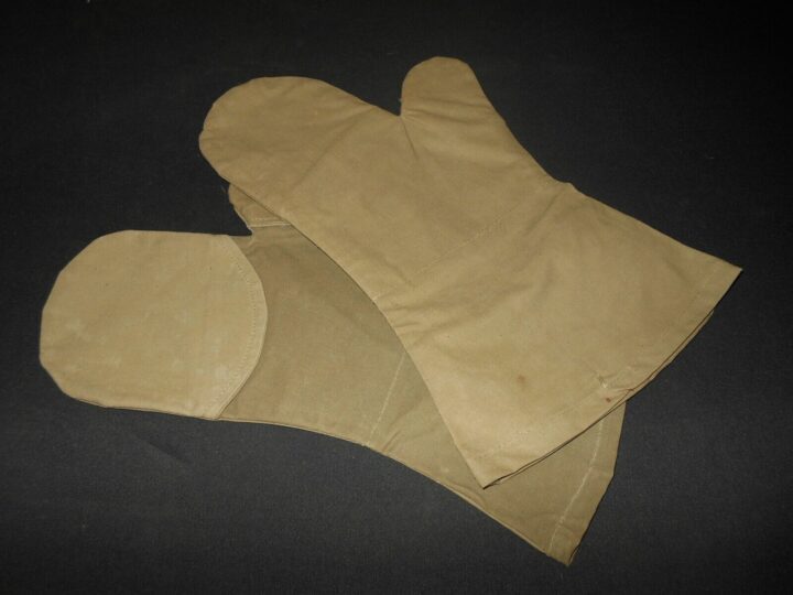 WW II Imperial Japanese Army - MOSQUITO PROOF GLOVES / MITTENS - SUPERB!