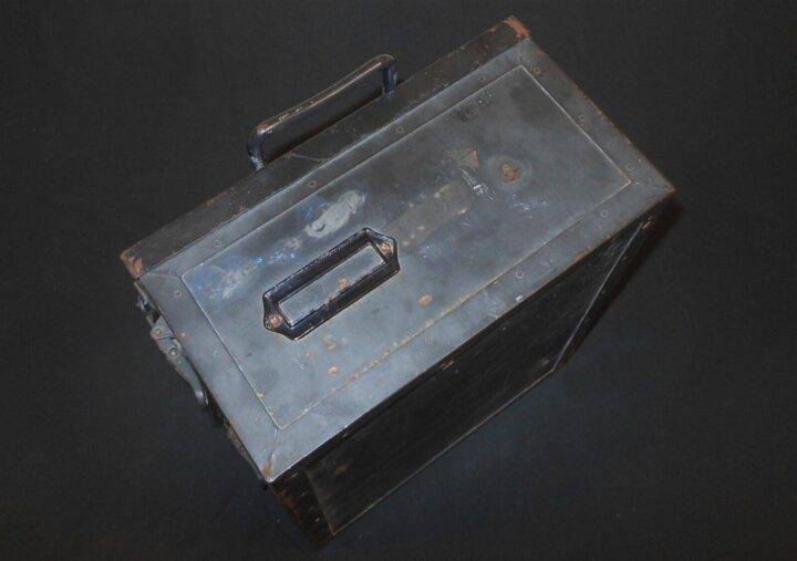 WW2 German Wehrmacht - ENIGMA CIPHER MACHINE STEEL TRANSPORT CASE - VERY RARE! - Image 11