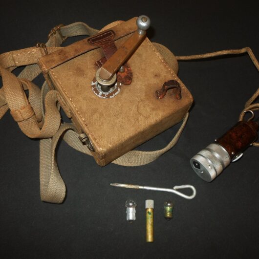 WW2 Imperial Japanese Army Kaichu Dento - HAND CRANK FLASHLIGHT - TANKS & CREW