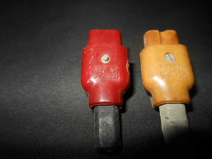 WW II British RAF Aircraft - INSTRUMENT PLUGS / CLIPS - SPITFIRE HURRICANE - Image 4