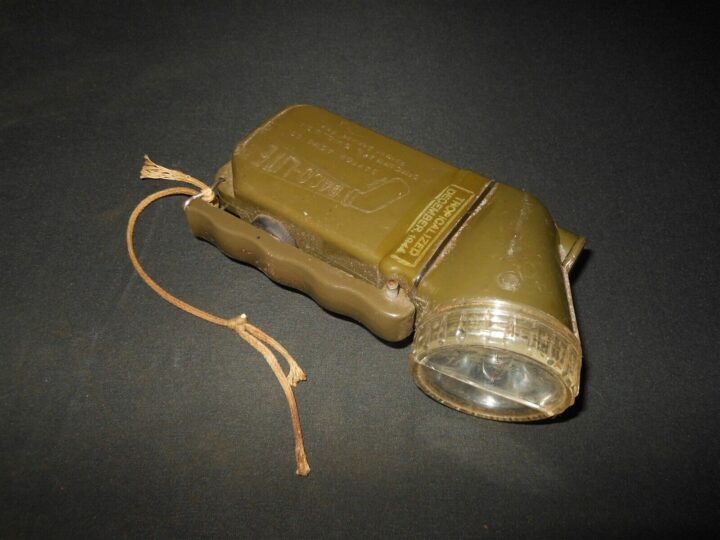 WW II US Army Air Force / Navy - A-9 DACO-LITE SURVIVAL FLASHLIGHT - WORKS! - Image 3