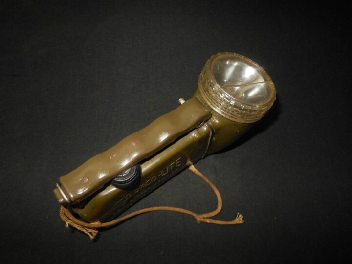 WW II US Army Air Force / Navy - A-9 DACO-LITE SURVIVAL FLASHLIGHT - WORKS! - Image 7