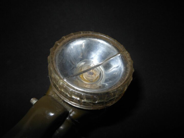 WW II US Army Air Force / Navy - A-9 DACO-LITE SURVIVAL FLASHLIGHT - WORKS! - Image 8