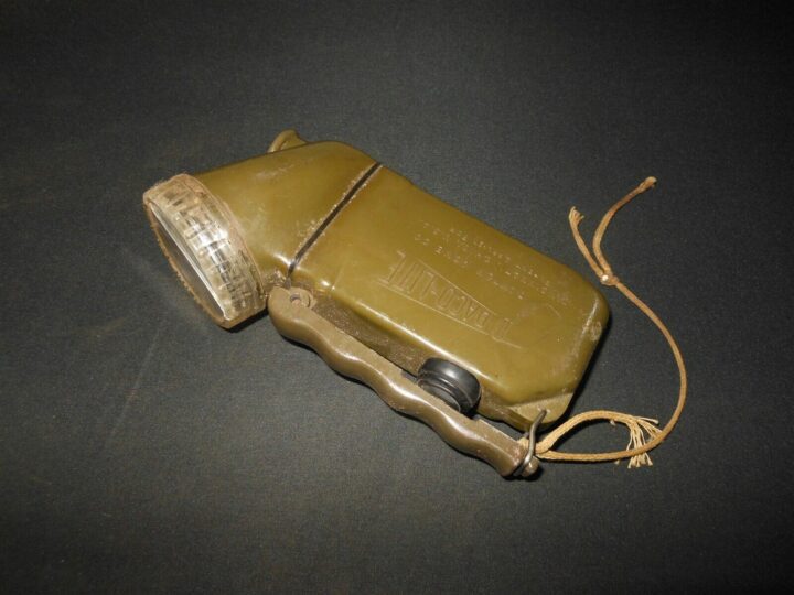 WW II US Army Air Force / Navy - A-9 DACO-LITE SURVIVAL FLASHLIGHT - WORKS!