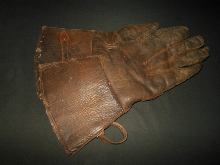 WW2 German Lufwtaffe Fliegerhandschuhe - LEATHER PILOT GLOVES - GAUNTLET  - RARE