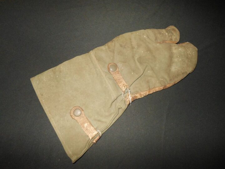 WW2 German Wehrmacht - MOTORCYCLE DISPATCH RIDER - WEATHER-PROOF GLOVE - RIGHT