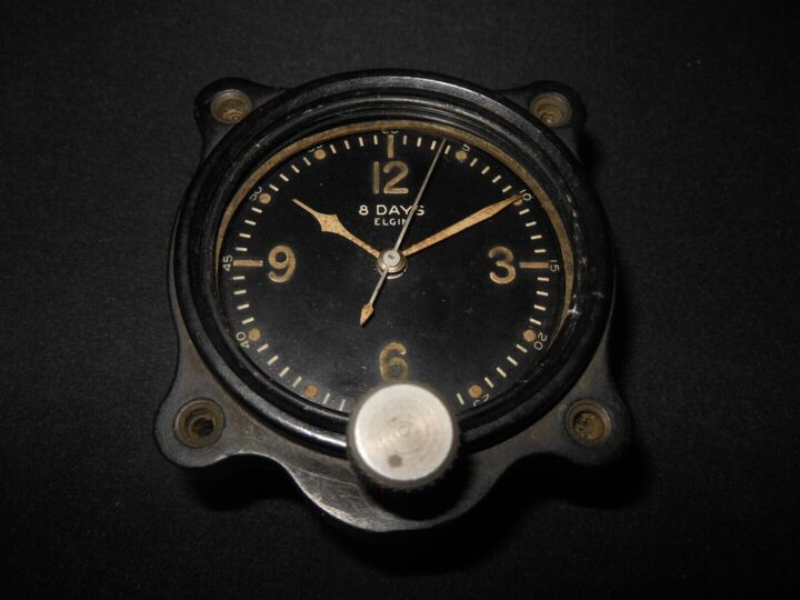 WW2 US Army Aircraft - 8-DAY ELGIN COCKPIT CLOCK - P-40 P-51 B-25 - w/HISTORY! - Image 3