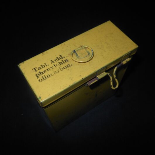 WW II German WH Verbandkasten - PHENYLCHINOLINCARBON - MEDICAL STORAGE BOX