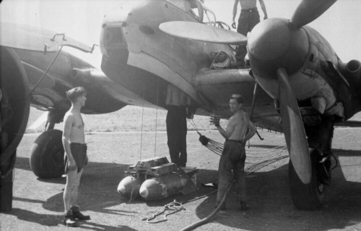 WW2 German Aircraft Seilrolle - PULLEY WHEEL - ANTENNA & CONTROLS - Me210 - Image 7
