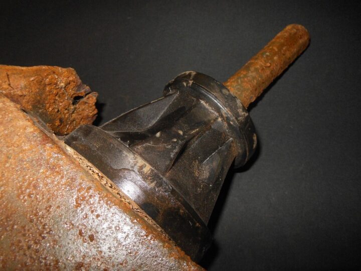 WW2 German Wehrmacht Panzer Fu5 - TANK RADIO ANTENNA BASE & BRACKET - VERY RARE! - Image 9