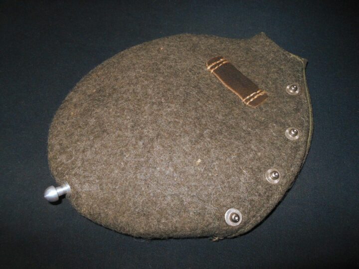 WW II German ARMY WH HEER LW KM - M31 FELT CANTEEN COVER #2 - REPRODUCTION - Image 3