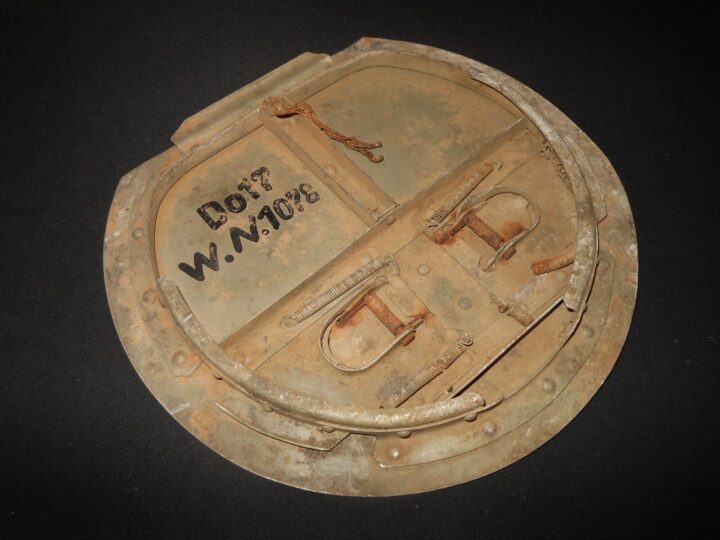 WW2 German Luftwaffe Wartungklappe - AIRCRAFT FUEL FILLING HATCH - Do17 P - RARE - Image 5
