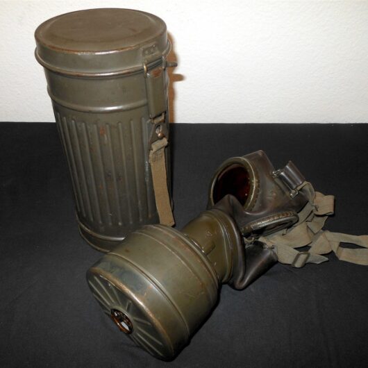 WW2 German Wehrmacht M38 Gasmaske - M38 GAS MASK & CANISTER - NICE!