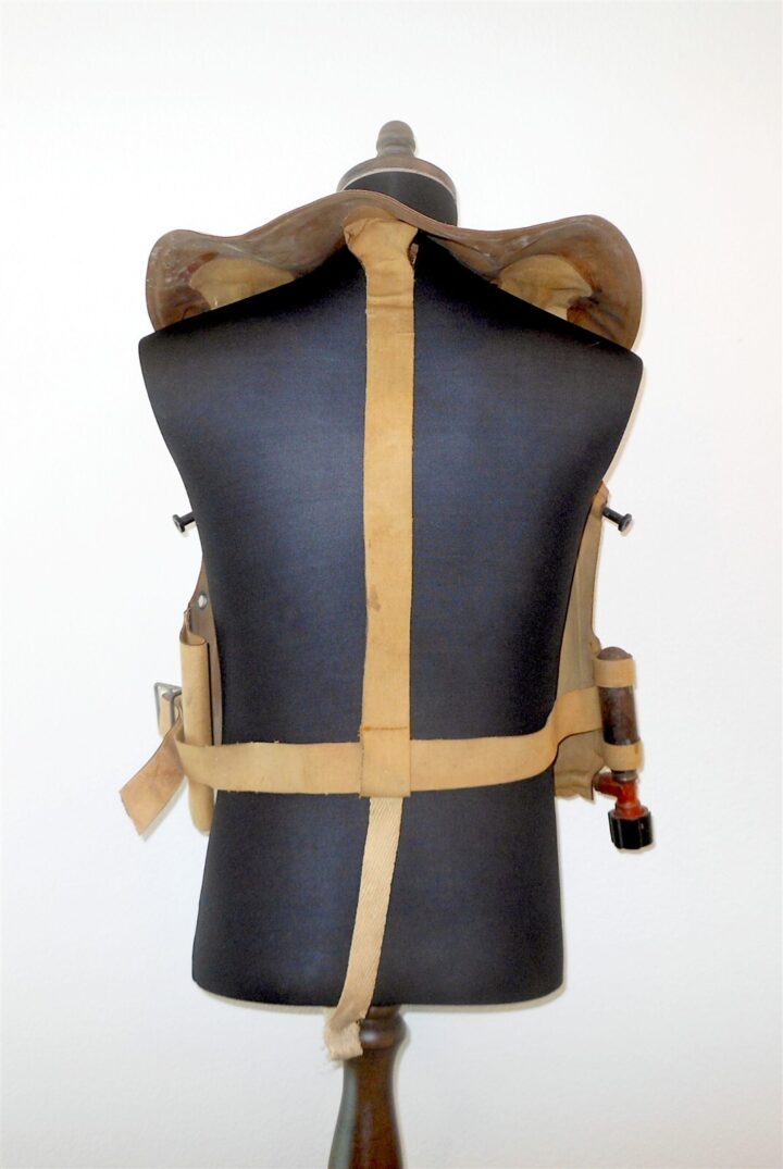 WW2 German Kriegsmarine Schwimmweste - INFLATABLE LIFE JACKET - VERY NICE! - Image 7