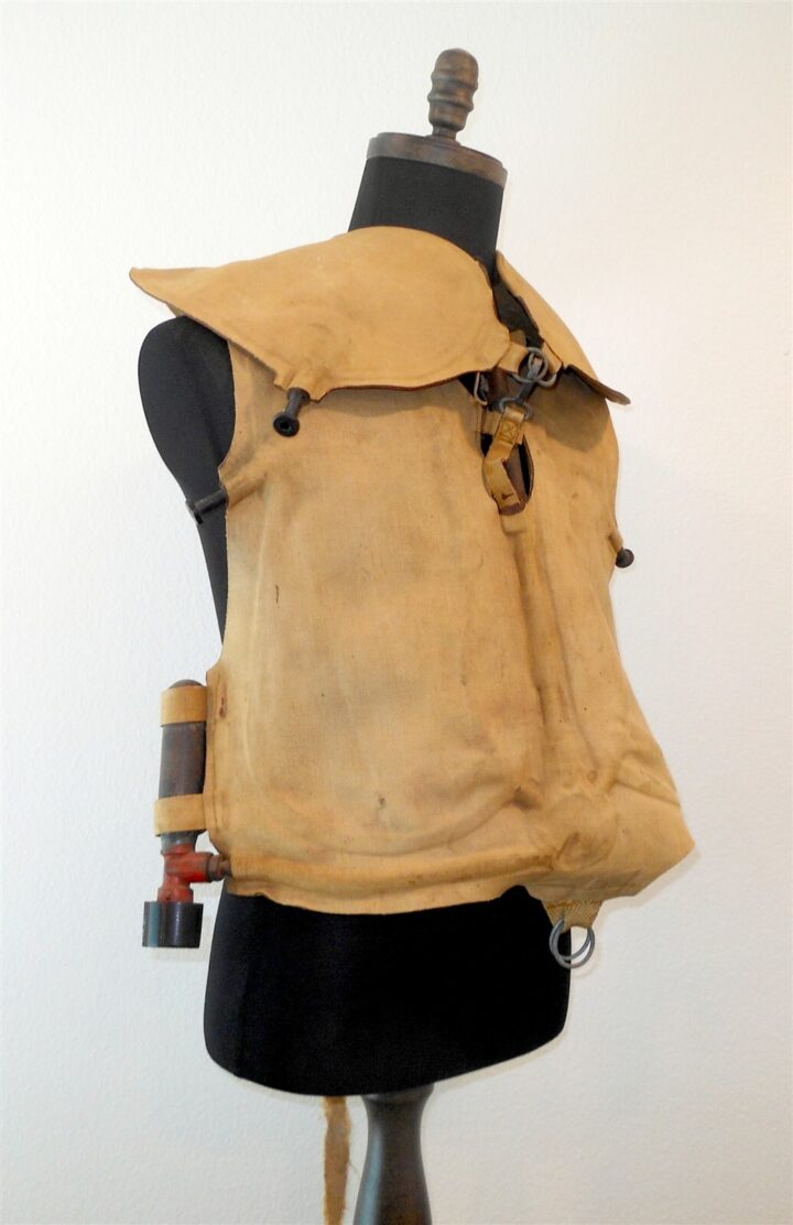 WW2 German Kriegsmarine Schwimmweste - INFLATABLE LIFE JACKET - VERY NICE!