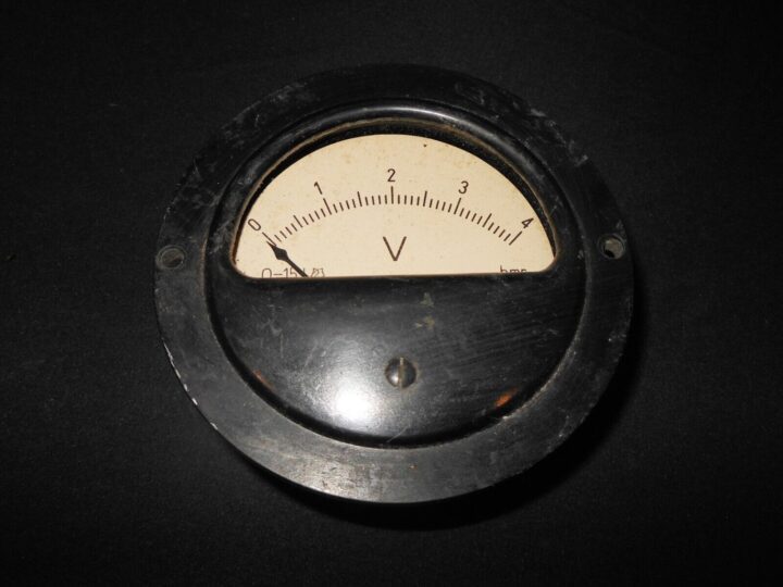 WW2 German Wehrmacht - ELECTRICAL VOLTMETER - RADIO EQUIPMENT - RARE! - Image 3