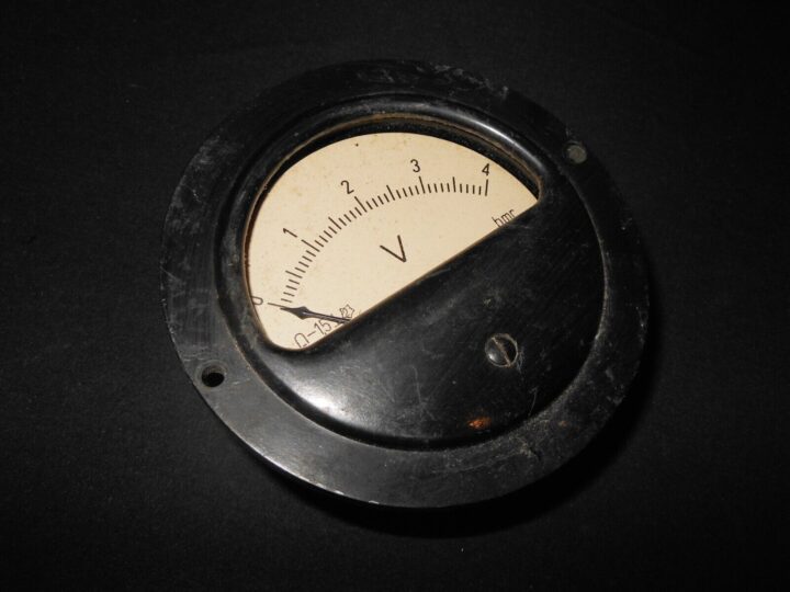 WW2 German Wehrmacht - ELECTRICAL VOLTMETER - RADIO EQUIPMENT - RARE!