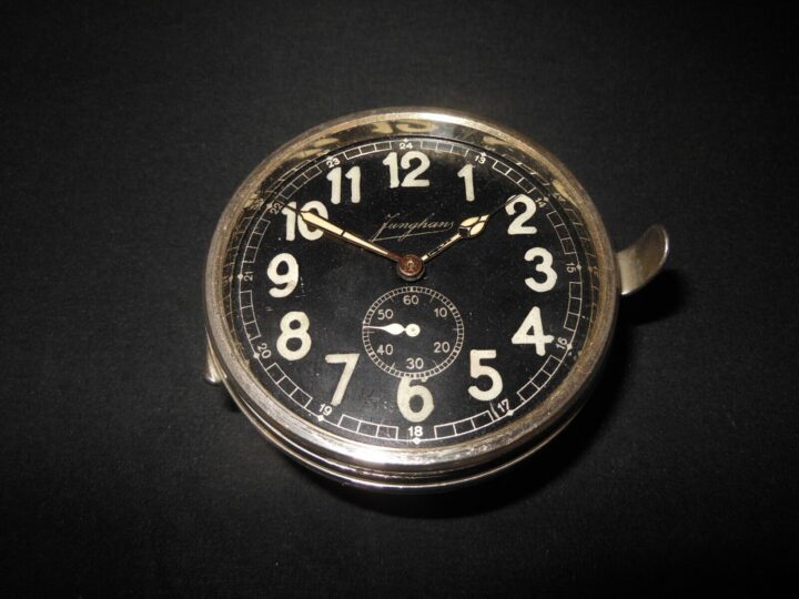 WW II German Army Stationsuhr - JUNGHANS COMMUNICATION ROOM DUTY CLOCK – NICE! - Image 3