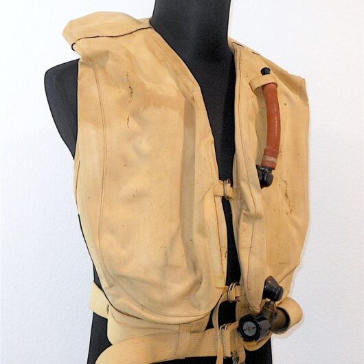 WW2 German Luftwaffe 10-30 B-2 Schwimmweste - PILOT LIFE JACKET - Me109 Fw190