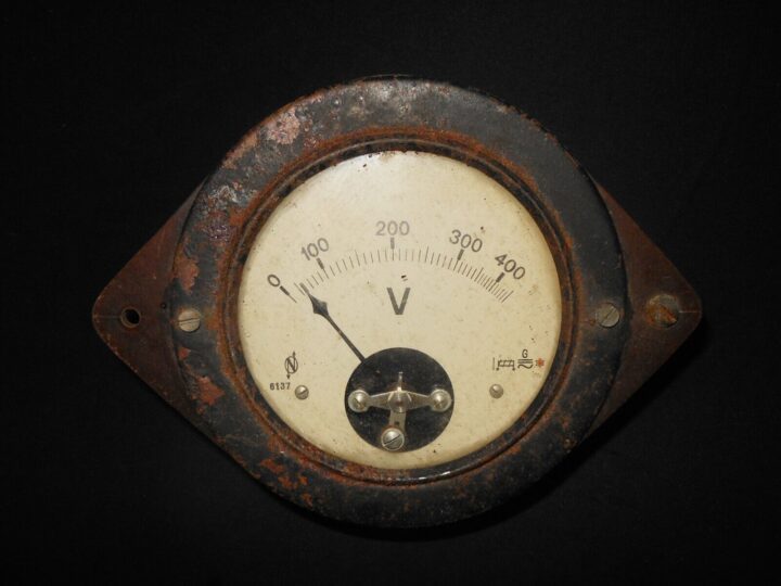 WW2 German Wehrmacht - ELECTRICAL VOLTMETER - RADIO EQUIPMENT - LARGE! - Image 3