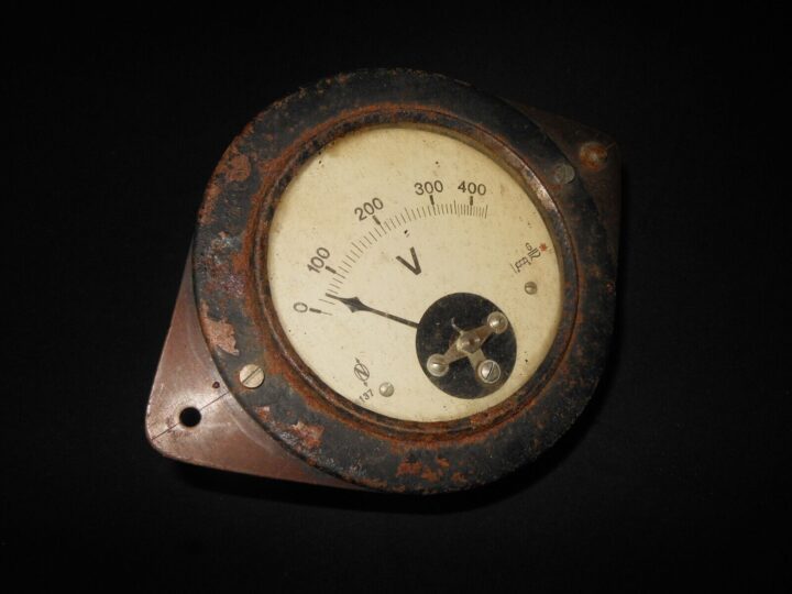 WW2 German Wehrmacht - ELECTRICAL VOLTMETER - RADIO EQUIPMENT - LARGE!