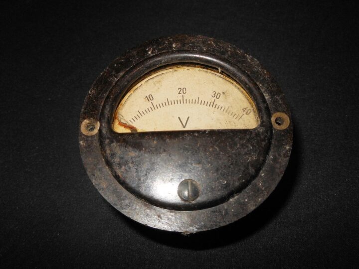 WW2 German Wehrmacht - ELECTRICAL VOLTMETER - RADIO EQUIPMENT - RARE! - Image 3