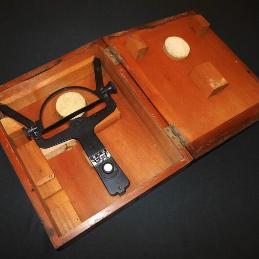 WW2 Imperial Japanese Navy - TYPE 90 MAGNETIC COMPASS MAGNIFYING VIEWER - RARE!
