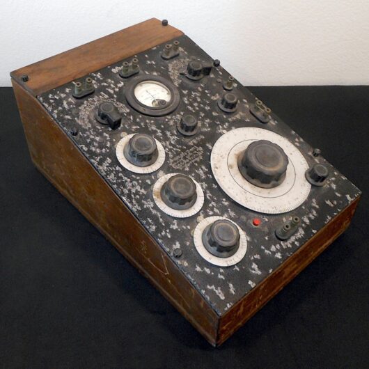 WW2 US Army - GENERAL RADIO 650A IMPEDANCE BRIDGE OSCCILATOR - NICE!