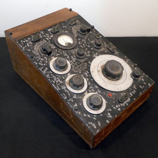 WW2 US Army - GENERAL RADIO 650A IMPEDANCE BRIDGE OSCCILATOR - NICE!