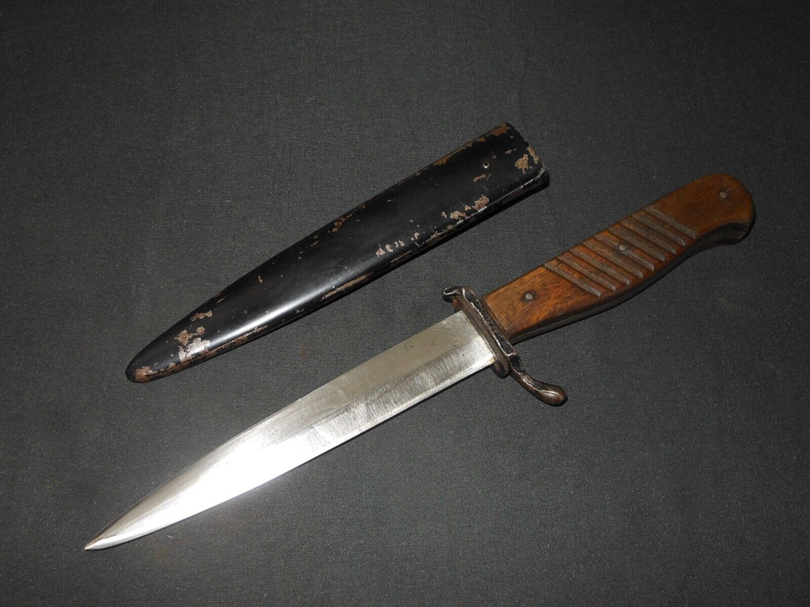 German WWI Trench Knife with Metal Scabbard