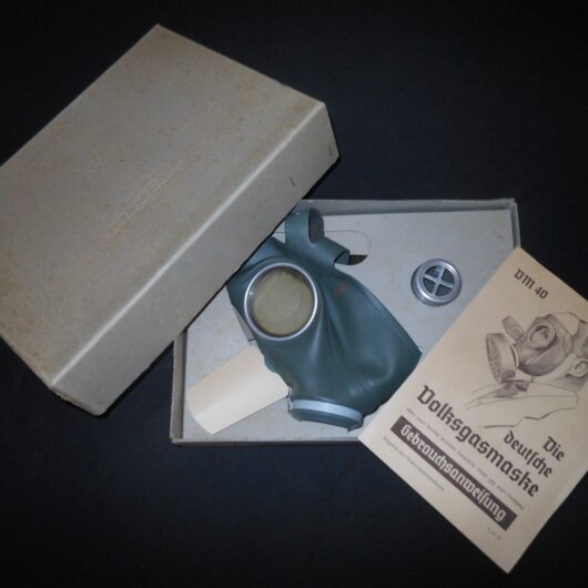WW2 German Luftschutz Volksgasmaske - VM40 GAS MASK & BOX - SUPERB!