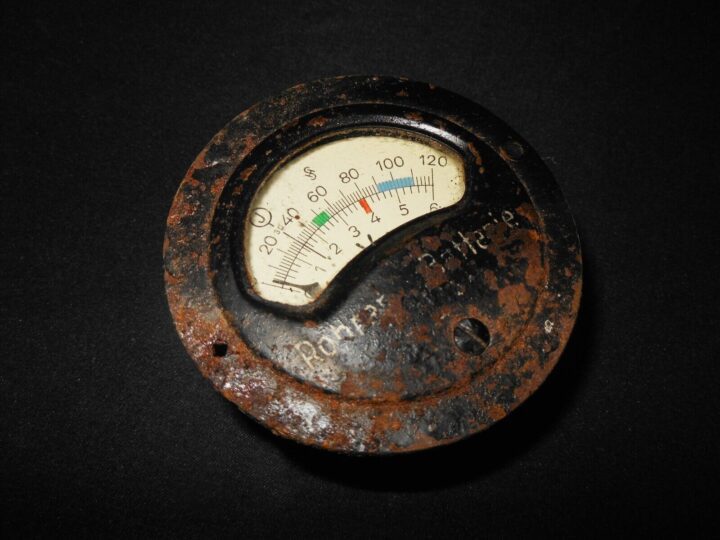 WW2 German Wehrmacht - ELECTRICAL VOLTMETER - RADIO EQUIPMENT - RARE!