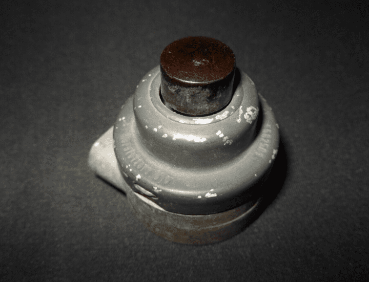 WW2I German Luftwaffe Druckknopfschalter - PUSH BUTTON - THROTTLE & CONTROLS - Image 3