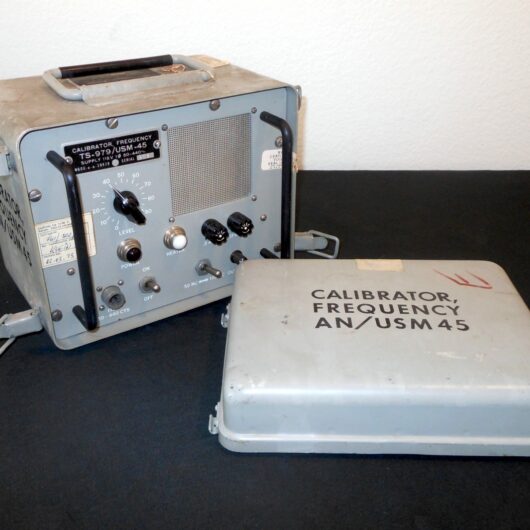 US Army / Navy  - AAN / USM-45 RADIO FREQUENCY CALIBRATOR - TS-979  - VERY NICE!