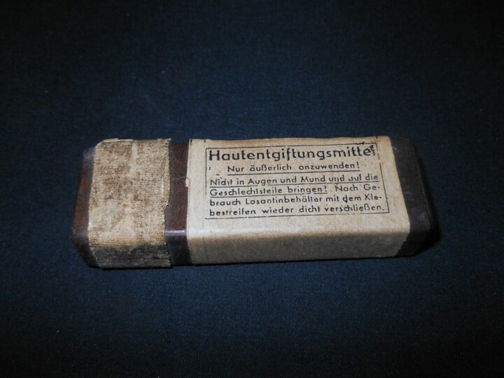 WW II German WH Hautentgiftungsmittel - SKIN DECONTAMINATION TABLETS - PERFECT! - Image 3