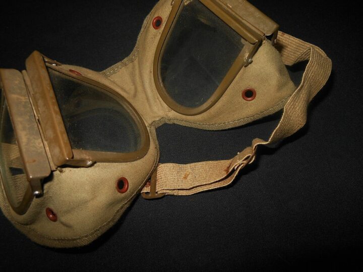 WW II Imperial Japanese Navy - TYPE 5 DUST PROOF GOGGLES w/CASE - NOS - SUPERB! - Image 6